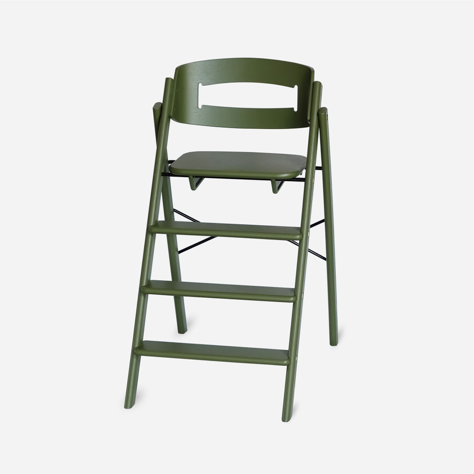 Foldable high chair in solid wood